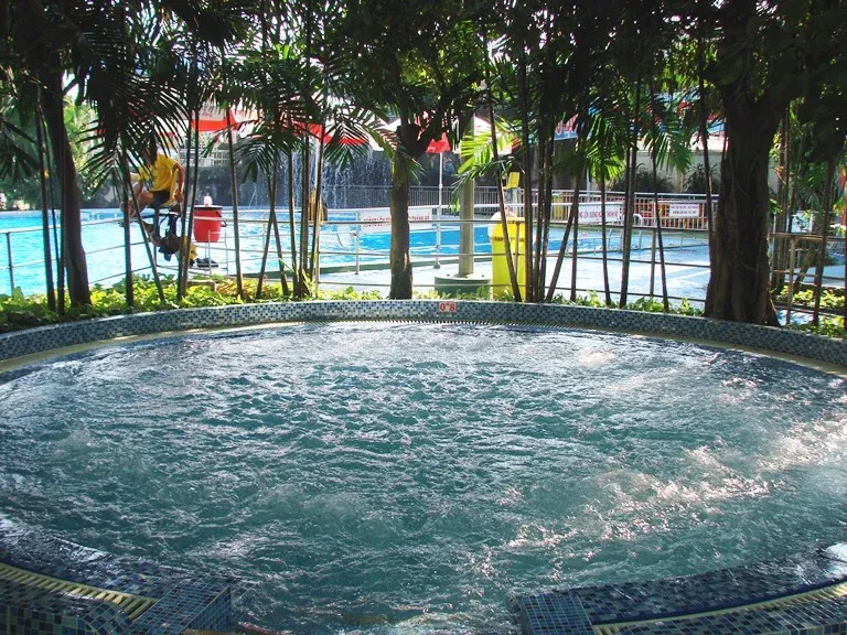 Hồ Massage Năng Lượng Mặt Trời 2
