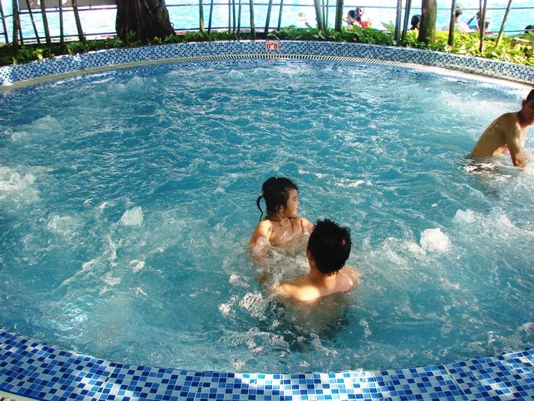 Hồ Massage Năng Lượng Mặt Trời 5