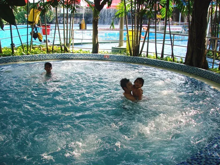 Hồ Massage Năng Lượng Mặt Trời 6