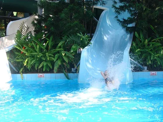 Máng trượt Khổng Lồ 4